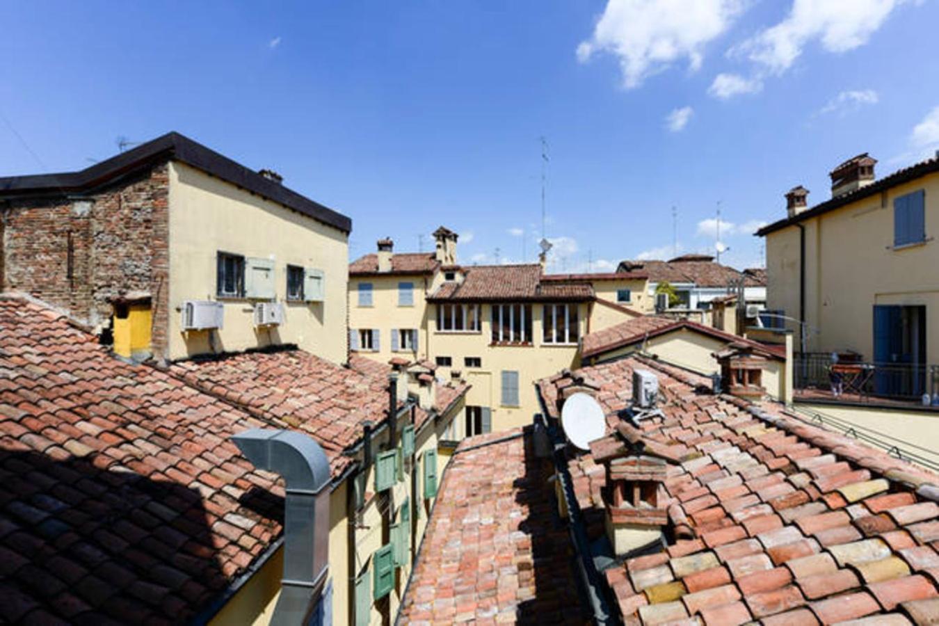 Grazioso Studio In Centro- Wifi Ascensore Aria Condizionata Modena Exterior photo
